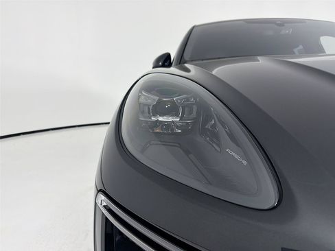 Used 2020 Porsche Macan Turbo AWD/4WD image 30