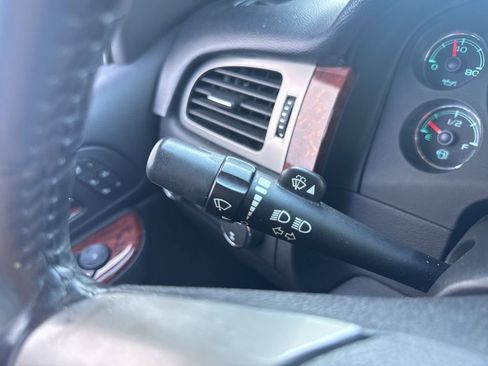 Used 2013 Chevrolet Avalanche LTZ AWD/4WD image 15