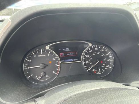 Used 2017 Nissan Pathfinder SL w/ SL Tech Package AWD/4WD image 8
