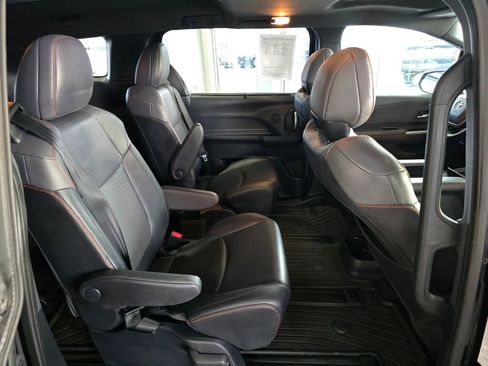 Used 2021 Toyota Sienna XSE image 39