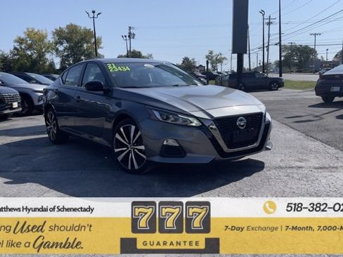 Used 2021 Nissan Altima 2.5 SR w/ SR Premium Package image 2