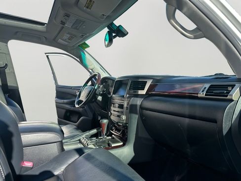 Used 2015 Lexus LX 570 4WD w/ Luxury Package image 11