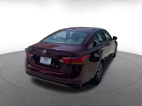 Used 2025 Nissan Altima 2.5 SV FWD image 15