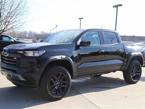 New 2025 Chevrolet Colorado Trail Boss w/ Midnight Edition image 2