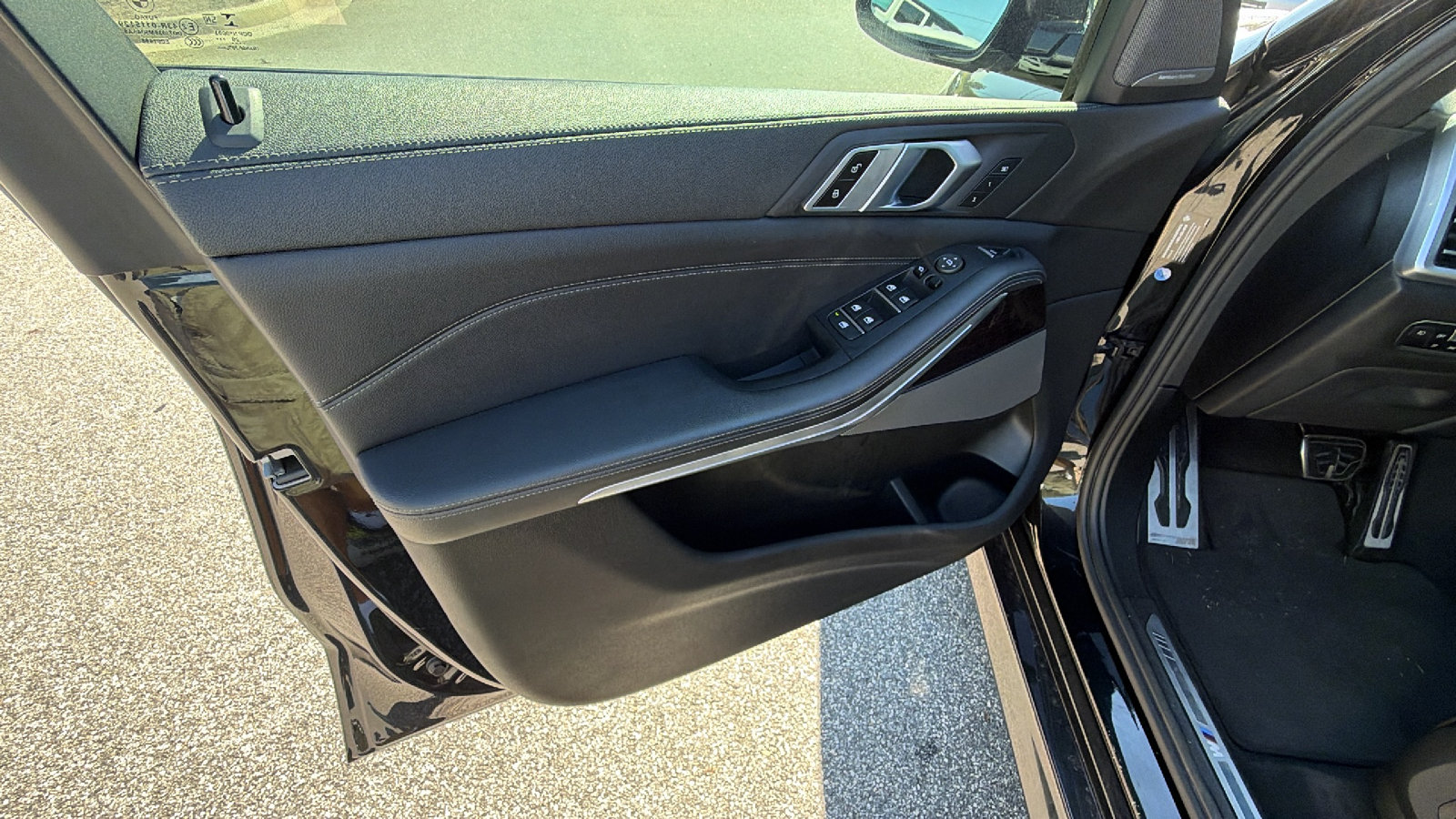 Used 2021 BMW X5 sDrive40i w/ M Sport Package RWD image 14