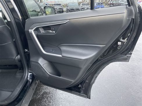 Used 2021 Toyota RAV4 XLE Premium image 23