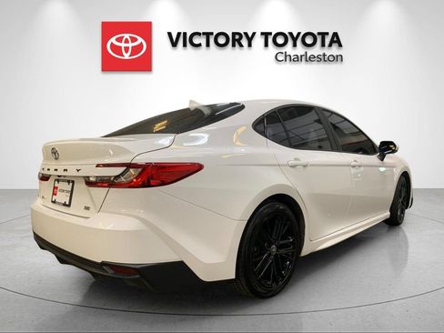 Used 2025 Toyota Camry SE w/ Convenience Package FWD image 7