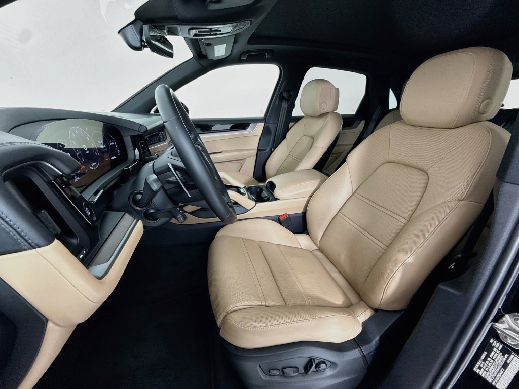 Certified 2025 Porsche Cayenne AWD/4WD image 5