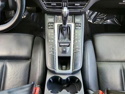 Used 2021 Porsche Macan AWD/4WD image 24
