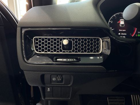 Used 2025 Honda Civic Sport image 13