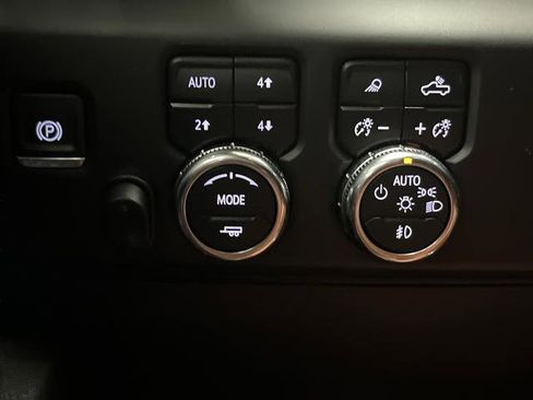 Used 2025 GMC Sierra 3500 AT4 w/ AT4 Premium Plus Package image 25