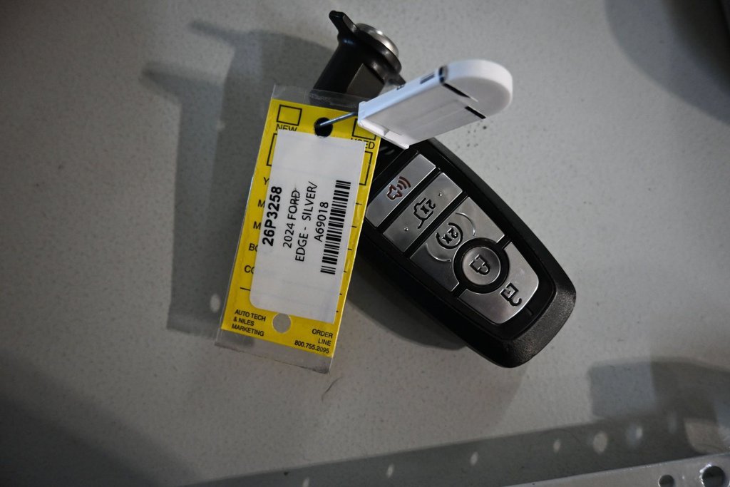Used 2024 Ford Edge Titanium AWD/4WD image 21