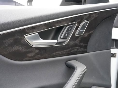 Used 2023 Audi Q8 Premium Plus image 18