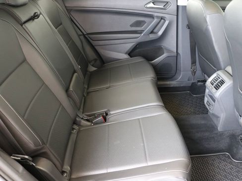 Used 2018 Volkswagen Tiguan SEL AWD/4WD image 37