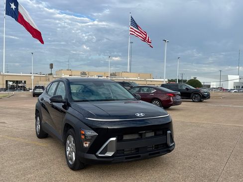 Used 2026 Hyundai Kona SE FWD image 2