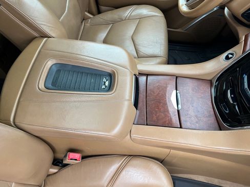 Used 2017 Cadillac Escalade ESV Platinum AWD/4WD image 16