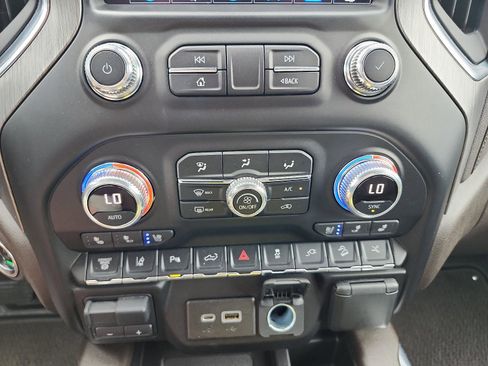 Used 2022 GMC Sierra 2500 Denali w/ Denali Ultimate Package image 21