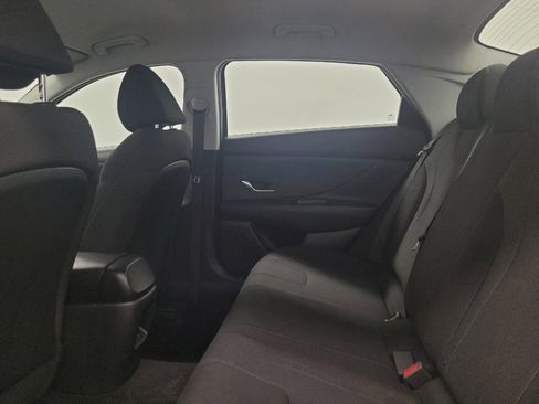 Used 2025 Hyundai Elantra SE FWD image 18