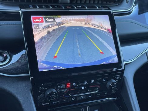 Used 2022 Jeep Grand Cherokee Trailhawk image 18