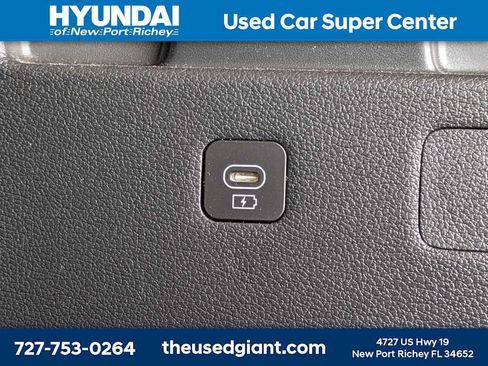 Used 2024 Hyundai Palisade SEL FWD image 16