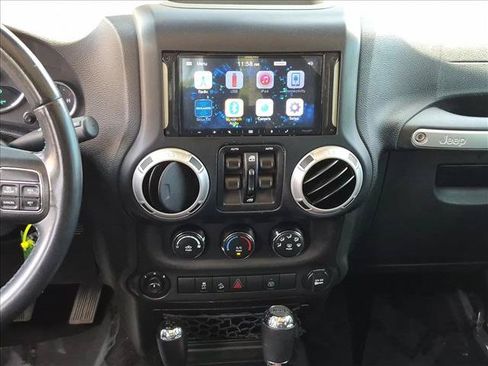 Used 2018 Jeep Wrangler Unlimited Sahara w/ Connectivity Group AWD/4WD image 14