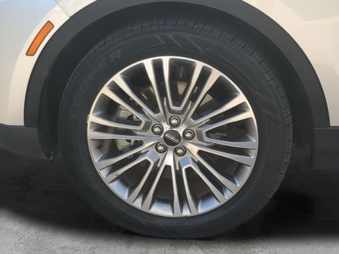 Used 2018 Lincoln MKX Reserve w/ Cargo Accessories Package FWD image 9