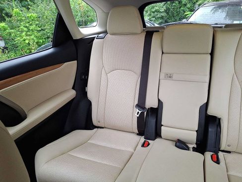 Used 2022 Lexus RX 350L Premium w/ Premium Package AWD/4WD image 12
