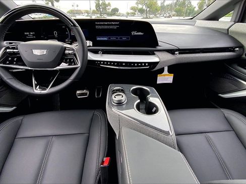 New 2026 Cadillac Optiq Luxury 1 image 7