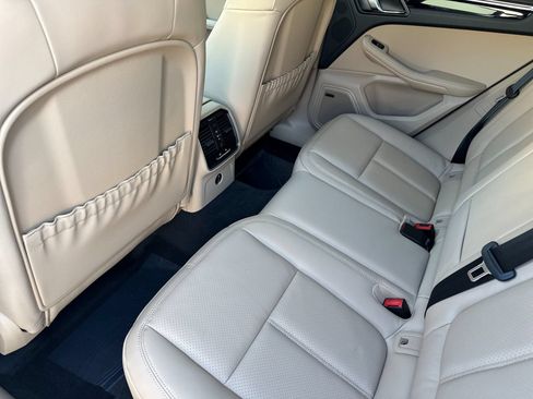 Certified 2026 Porsche Macan AWD/4WD image 14