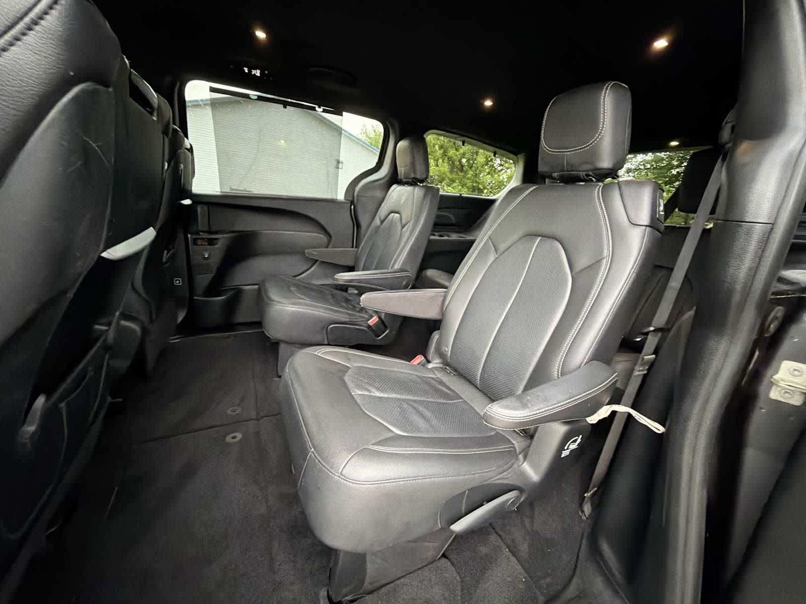 Used 2018 Chrysler Pacifica Touring-L Plus FWD image 16