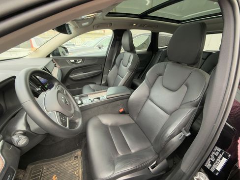 Certified 2022 Volvo XC60 B5 Momentum w/ Climate Package image 20