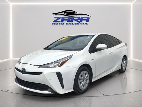 Used 2019 Toyota Prius LE w/ Carpet Mat Package FWD image 3