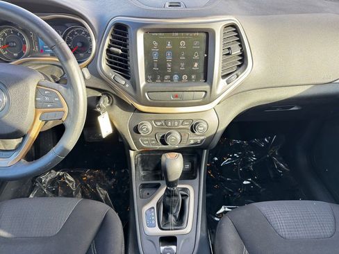 Used 2015 Jeep Cherokee Latitude w/ Cold Weather Group image 2