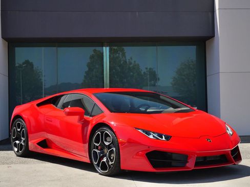 Used 2016 Lamborghini Huracan LP 580-2 RWD image 1