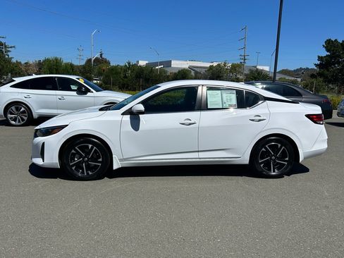 Used 2024 Nissan Sentra SV FWD image 2