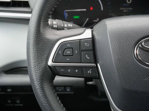 Used 2025 Toyota Sienna XLE FWD image 12