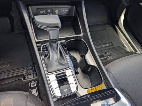 Used 2025 Hyundai Tucson SE image 26