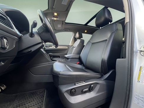 Used 2019 Volkswagen Atlas SEL R-Line image 11