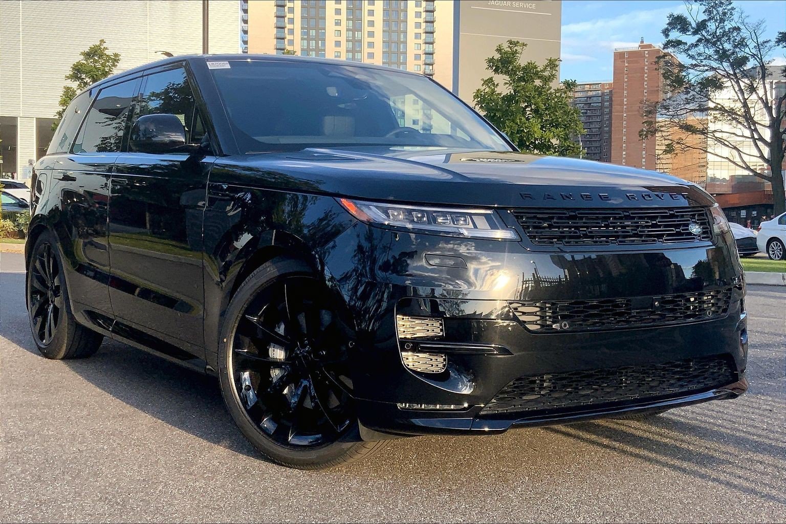 New 2027 Land Rover Range Rover Sport Dynamic SE AWD/4WD image 2