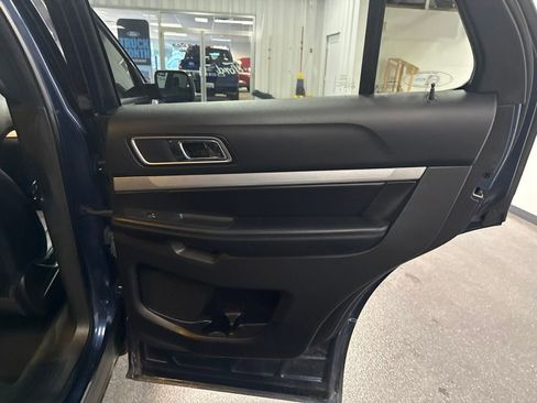 Used 2017 Ford Explorer XLT w/ Equipment Group 202A AWD/4WD image 37