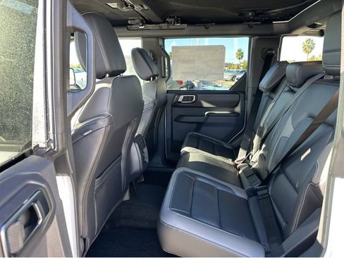 New 2025 Ford Bronco Outer Banks w/ Sasquatch Package image 18