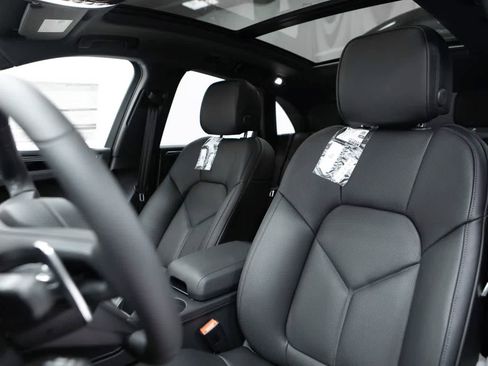 Certified 2026 Porsche Macan image 5