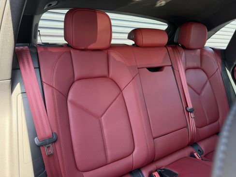 Certified 2023 Porsche Macan S AWD/4WD image 21