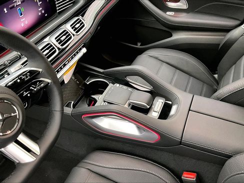 New 2026 Mercedes-Benz GLS 580 4MATIC image 8
