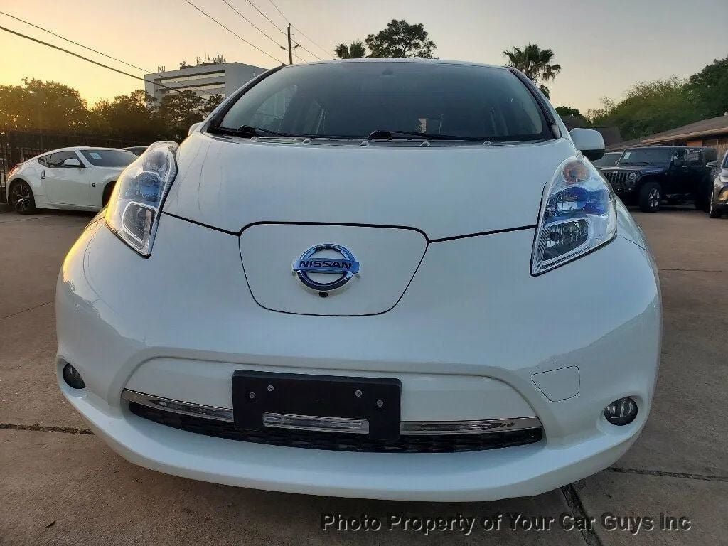 Used 2015 Nissan Leaf SL w/ Premium Package FWD image 21