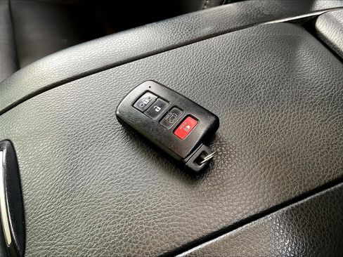 Used 2017 Toyota Highlander XLE AWD/4WD image 32