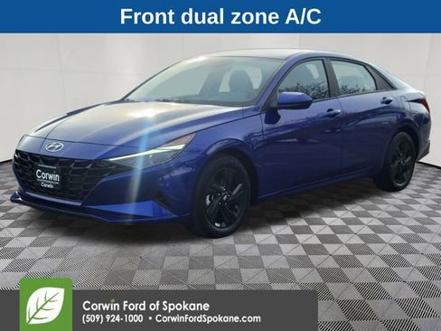 Used 2023 Hyundai Elantra SEL w/ Cargo Package image 5