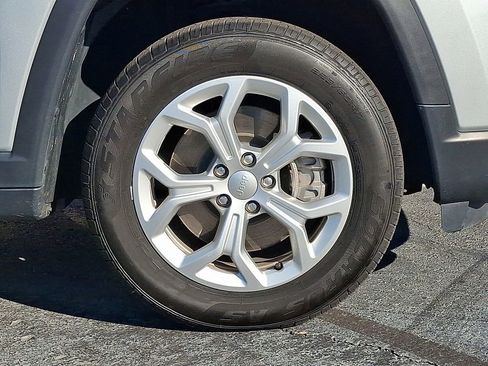 Used 2024 Jeep Compass Latitude image 8