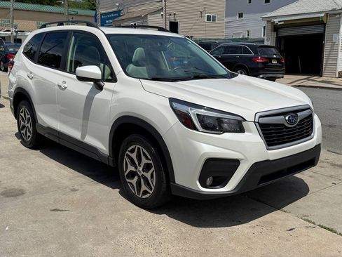 Used 2021 Subaru Forester Premium AWD/4WD image 3