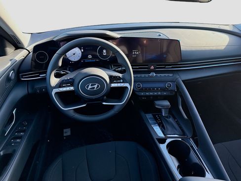 New 2025 Hyundai Elantra SEL image 16